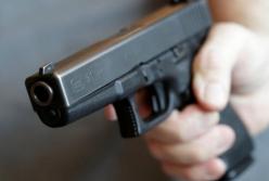 В Николаеве арестовали трех мужчин за стрельбу из окна автомобиля