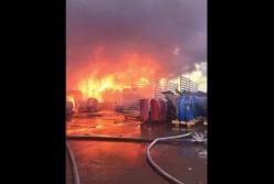 Під Москвою палала масштабна пожежа на заводі (відео)