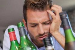 Медики рассказали, что нельзя делать при похмелье