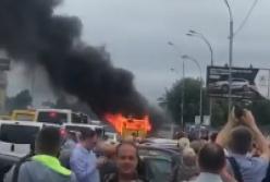 В Киеве на ходу взорвалась пассажирская маршрутка (видео)