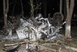 В Одессе автомобиль вылетел с дороги во двор: есть погибший и пострадавшие (фото)