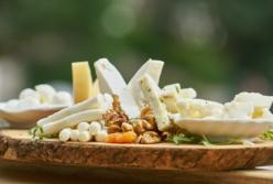 Медики рассказали, кому нельзя есть сыр