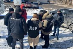 В Харькове полицейский требовал у знакомых взятку (фото)