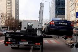 В Киеве заработали эвакуаторы, которые забирают авто за одну минуту (видео)