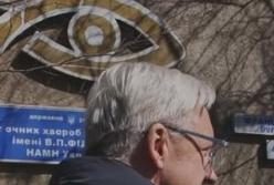 Американець Браян Тру доправляє донорські рогівки та спецобладнання для українських військових і цивільних
