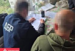 На Закарпатті викрили схему переправлення призовників за кордон, до якої входив правоохоронець