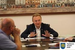 Мэр Львова поручил водить бездомных в баню