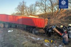 На Киевщине столкнулись фура и легковушка: есть погибший (фото)