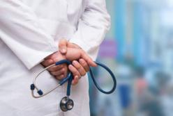 Врач института Шалимова отделался штрафом за крупную взятку