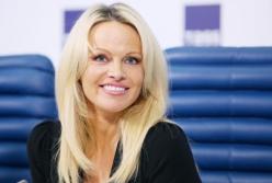 Памела Андерсон порадовала поклонников откровенным снимком (фото)