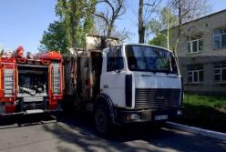 В Николаеве столкнулись пожарный автомобиль и мусоровоз