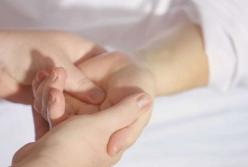 Онколог назвал симптом, требующий срочного обращения к врачу