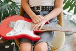 Електрогітара для навчання — 7 кращих варіантів, що надихнуть грати