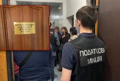 В Киеве проходят обыски по факту уклонения от уплаты налогов при строительстве Подольского моста
