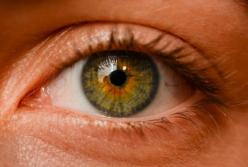 Медики назвали симптомы рака глаз