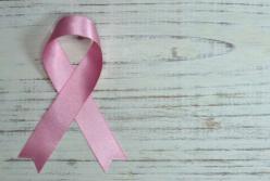 Онкологи назвали 7 признаков рака молочной железы 