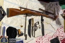 В Киеве в квартире 74-летнего пенсионера нашли арсенал оружия (фото)