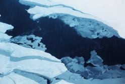 Льдину с 300 российскими рыбаками унесло в море