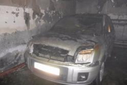 Пожар в киевском подземном паркинге: Сгорело более десятка дорогих авто (фото)