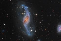 Ученые сфотографировали танцующую галактику