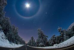 Призер в номинации Земля и Космос 2013: Четверное лунное гало 