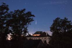 Астрономическая картинка дня: Яркий метеор над средневековым замком