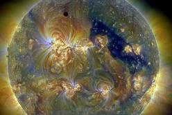 Венера и тройное ультрафиолетовое Солнце 