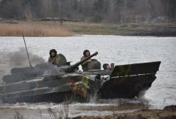 Враг будет уничтожен: яркие фото учений украинских военных на суше и воде