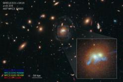 Нитка звездного жемчуга и две древние галактики (фото)