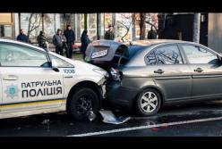 В Киеве патрульный на Prius протаранил два автомобиля (видео)