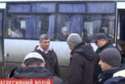 В Черновцах водитель маршрутки набросился с кулаками на ветерана АТО (видео)