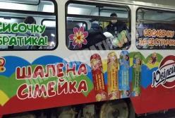 В Днепре трамвай несколько метров тянул за собой пассажирку (видео)