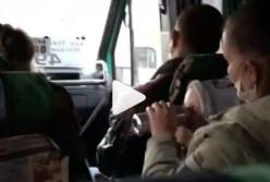 В Запорожье горе-мать поила алкоголем ребенка прямо в маршрутке (видео)