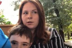 В Запорожье пьющий отчим и мать избивают 19-летнюю девушку (видео)