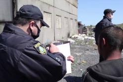 На свалке в Херсоне нашли трудовых мигрантов из Закарпатья, среди них - дети (видео)