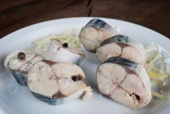 Вкусная маринованная малосольная скумбрия в секретном маринаде (видео)