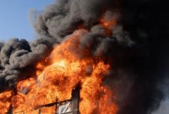 У Донецьку приліт по колишному заводу "Топаз", де майстерні з ремонту військової техніки: відео моменту 