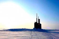 В Арктике американская атомная подлодка смогла всплыть, пробив многометровый лед (видео)