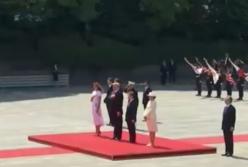 Трамп первый среди иностранных лидеров встретился с новым правителем Японии (видео)