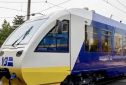 Экспресс Киев - Борисполь сегодня уже сломался: пассажиры прыгали через сугробы, чтобы успеть на самолет (видео)