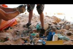 Живописный коралловый остров накрывает пластиковым мусором (видео) 