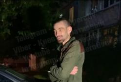 Неадекватный "психиатр" с ножом преследовал киевлянку с ребенком (видео) 
