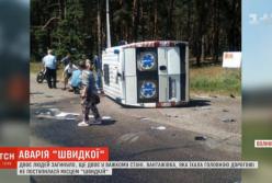 На Волыни "скорая" столкнулась с грузовиком и перевернулась. Погибли двое людей (видео)