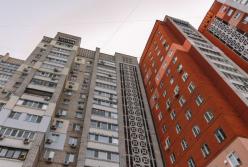 В Киеве 15-летняя девушка выпала с 16 этажа (видео)