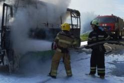 В Харькове на ходу загорелась маршрутка с пассажирами (видео)