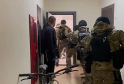 В Одесской области двух иностранцев взяли в заложники и пытали утюгами (видео)