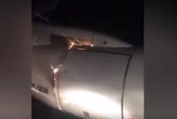 Во время полета у  российского самолета загорелся двигатель (видео)