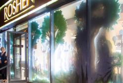 Подожгли второй магазин Roshen: в этот раз - на Дарницкий площади (видео)