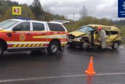 На Львовщине грузовик протаранил микроавтобус, четверо погибших (видео)