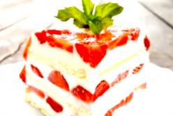 Невероятно вкусный летний торт с клубникой: простой рецепт без выпечки (видео) 